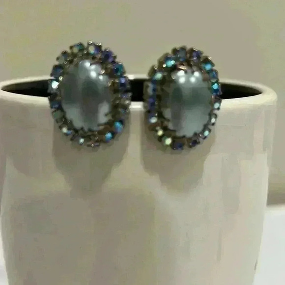 Clip Earrings - Picture 2 of 4